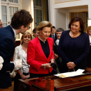 Dronning Sonja og Presidentfruen under besøket på Chopin-museet i Warszawa (Foto: Lise Åserud / NTB scanpix)